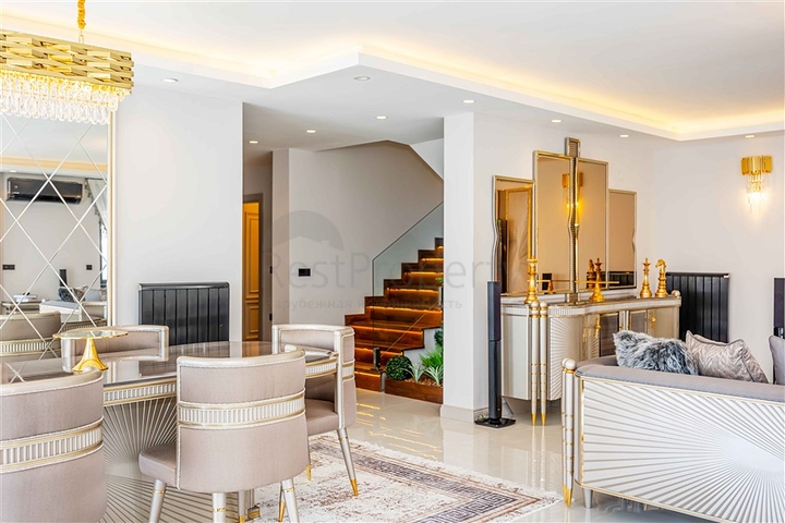 Luxury 6 Bedroom Detached Villa for Sale in Oba, Alanya
