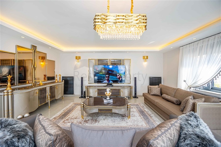 Luxury 6 Bedroom Detached Villa for Sale in Oba, Alanya