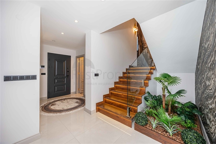 Luxury 6 Bedroom Detached Villa for Sale in Oba, Alanya