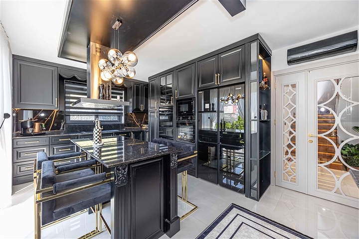 Luxury 6 Bedroom Detached Villa for Sale in Oba, Alanya