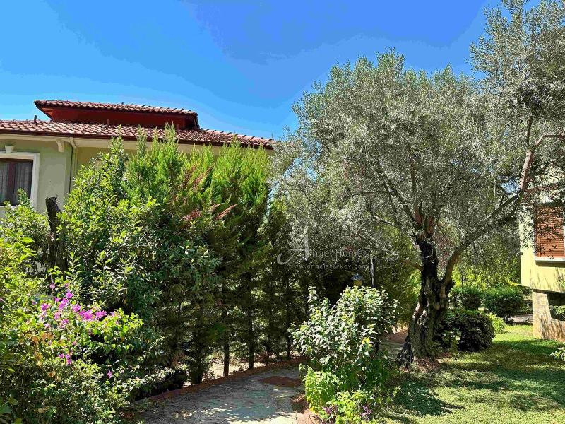 Bargain 2 Bedroom Furnished Property in Hisaronu Oludeniz Fethiye. Located in a gated complex with will landscaped green gardens and Large Shared Pool