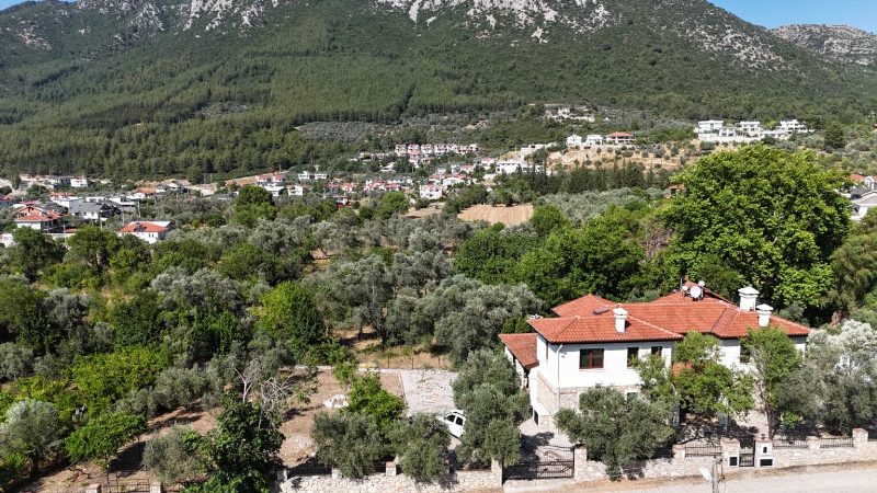 Fethiye Country House with Shared Pool for Sale in Yesiluzumlu