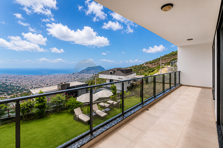 Luxury Villa with Sea Views for Sale in Alanya Centre