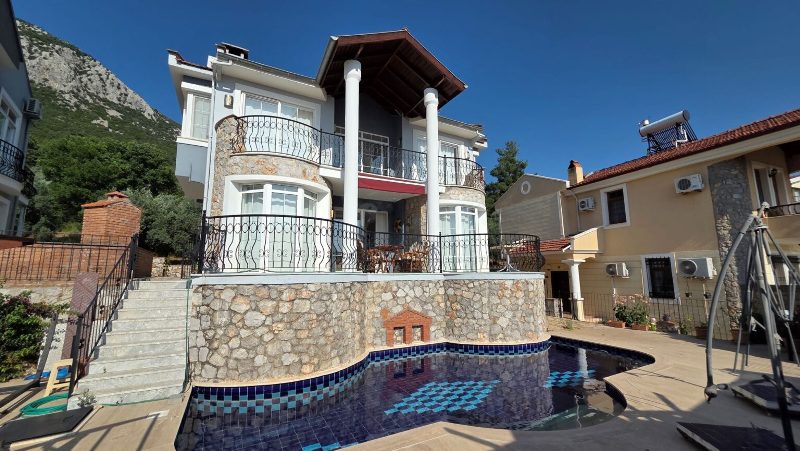 Rural Villa Backed by Dramatic Mountain Range in Uzumlu Fethiye