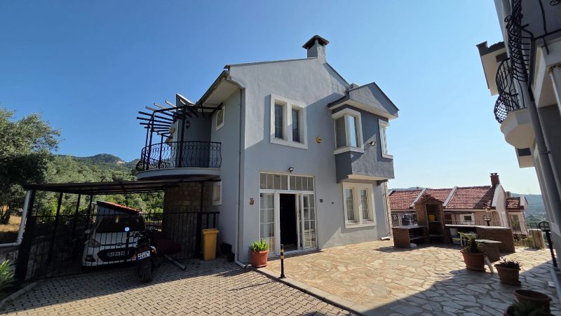 Rural Villa Backed by Dramatic Mountain Range in Uzumlu Fethiye