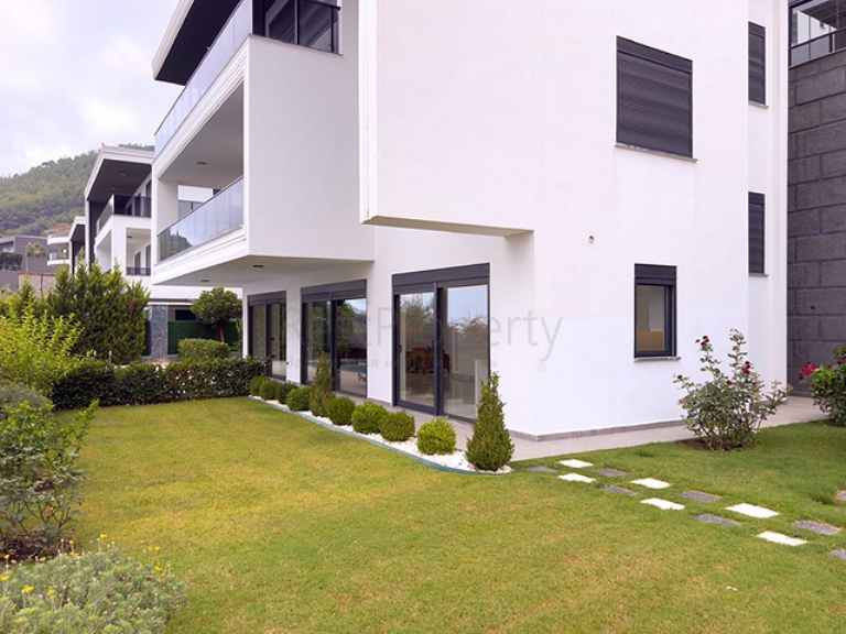 Sea View 5 Bedroom Modern Villa for Sale in Alanya Turkey