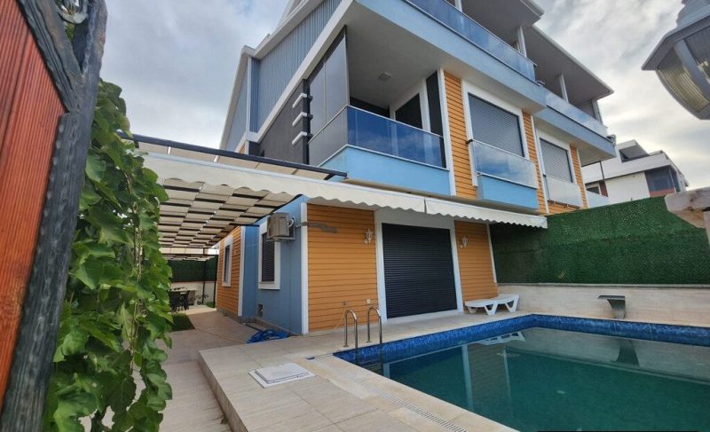 Furnished 4 Bedroom House with Pool for Sale in Altinkum Didim