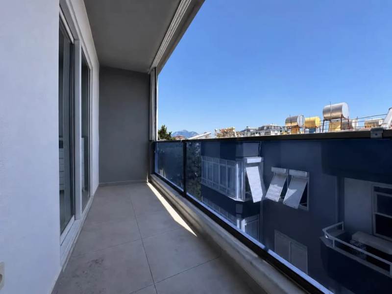 Bright 2 Bedroom Flat for Sale in Kizlarpinari Alanya Turkey