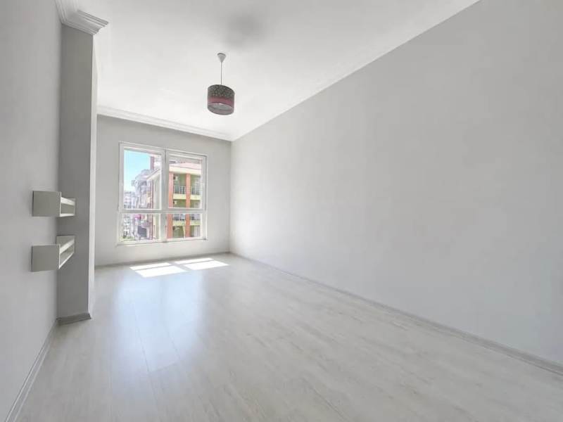 Bright 2 Bedroom Flat for Sale in Kizlarpinari Alanya Turkey