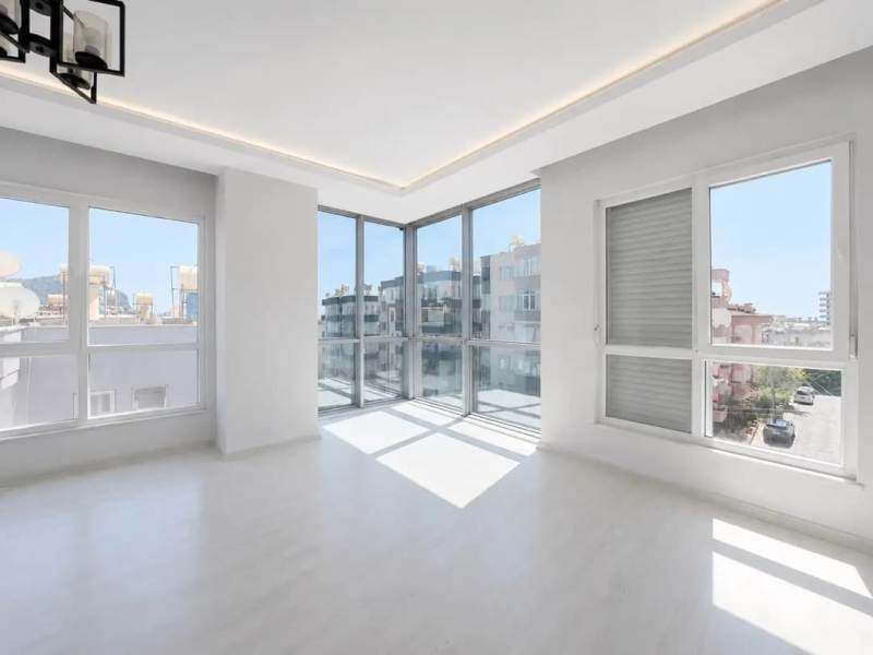 Bright 2 Bedroom Flat for Sale in Kizlarpinari Alanya Turkey