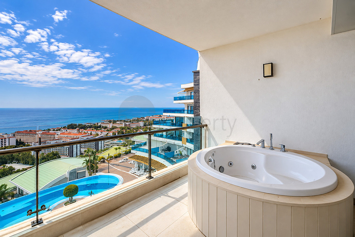Sea View Luxury Property in a Modern Complex in Konakli Alanya
