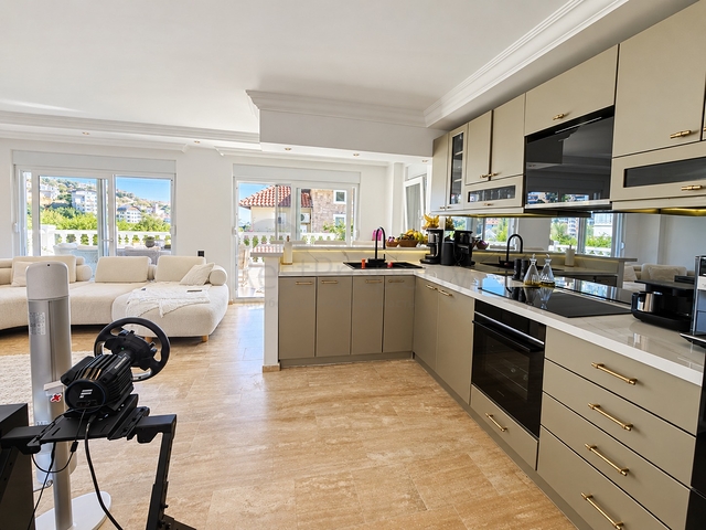 Sea View Resale Villa with 3 Bedroom for Sale in Alanya Tepe