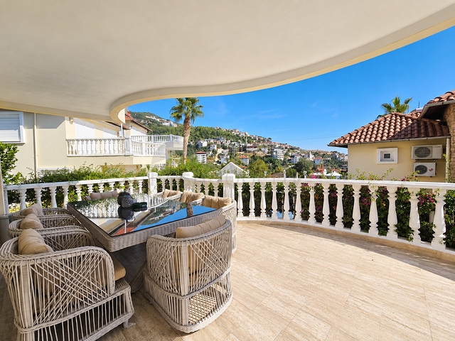 Sea View Resale Villa with 3 Bedroom for Sale in Alanya Tepe